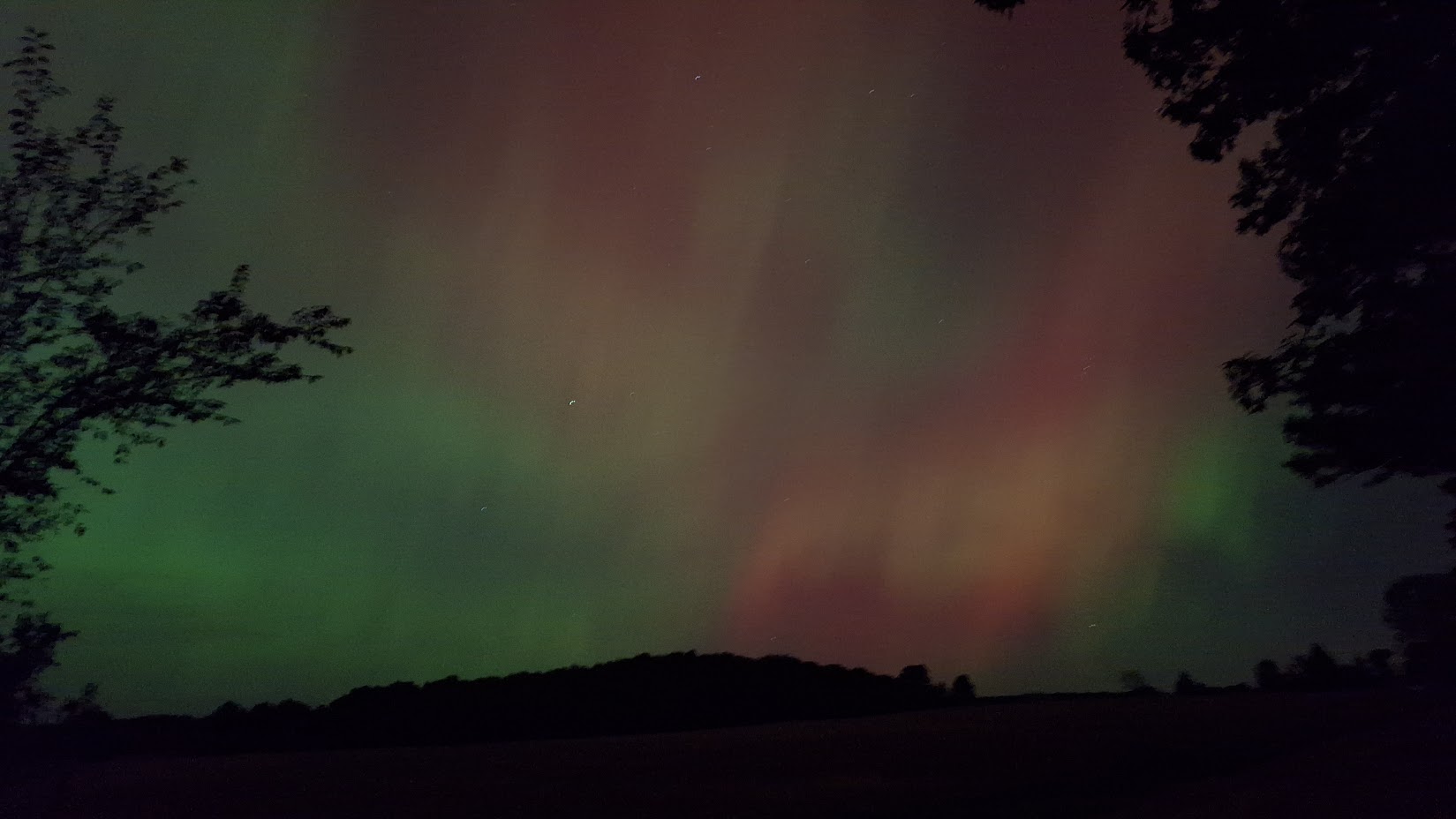 Aurora motion and color during the substorm